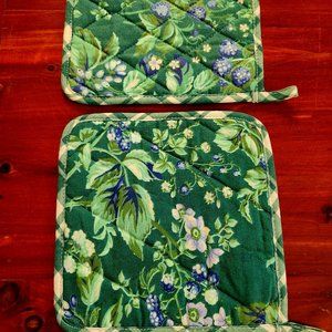 Laura Ashley BRAMBLE BERRY pattern 2 Pot holders and 4 Napkins